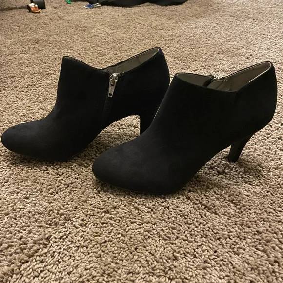 Style & Co Black Heeled Boots Suede Texture - Picture 3 of 4
